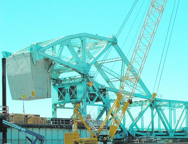 New bridge takes shape over Victoria harbour