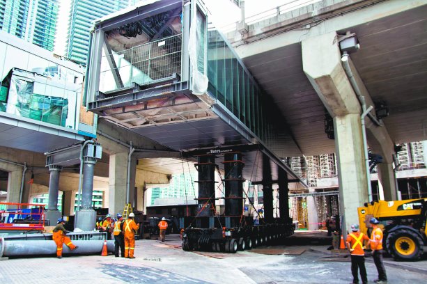 Pedestrian walking system on the right PATH