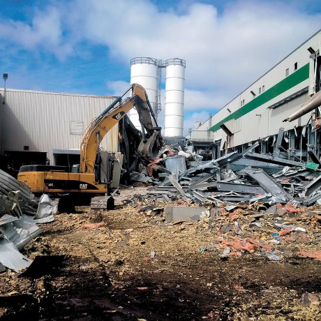 Demo contractor shreds paper mill in Saskatchewan