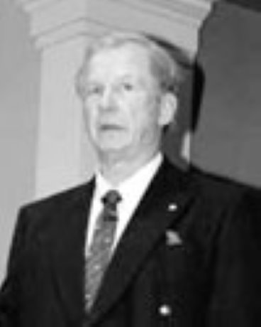 Secret to leadership is to lead, says retired Major-General Lewis MacKenzie