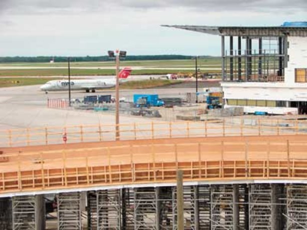 Foreign carpenters displaced local tradesmen at Winnipeg airport project, MP charges