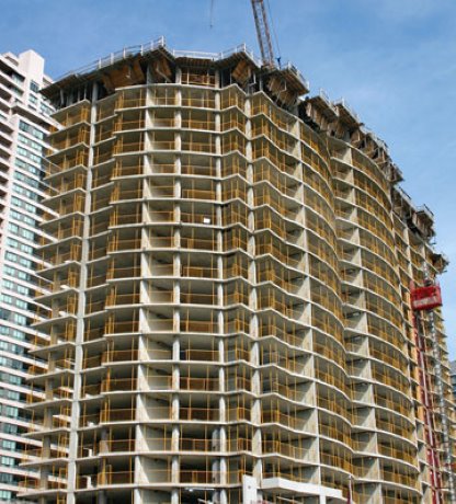 Construction continues on Pearl condo in Toronto