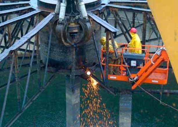 Triple M Demolition removes 375,000-pound digester tank lid at Highland Creek wastewater plant in Toronto