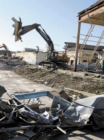 Demolition of Oakville, Ontario light bulb factory includes asbestos removal