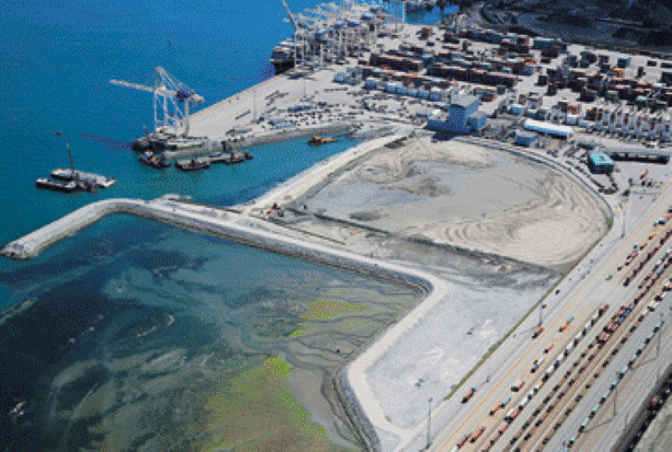 Third container berth a major undertaking for Deltaport Constructors