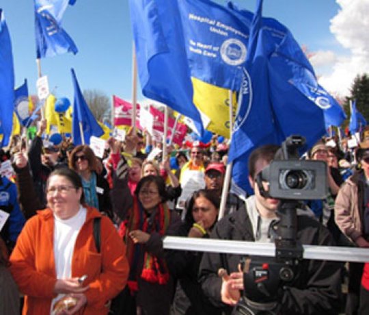 Canadian and American unions show solidarity at British Columbia border