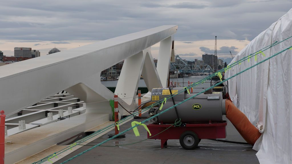 Dynamic Beast makes its way to Victoria for bridge project