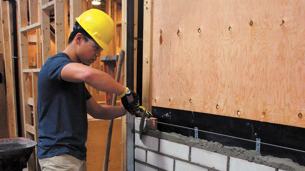 New bricklaying program trains workers in high-demand trade