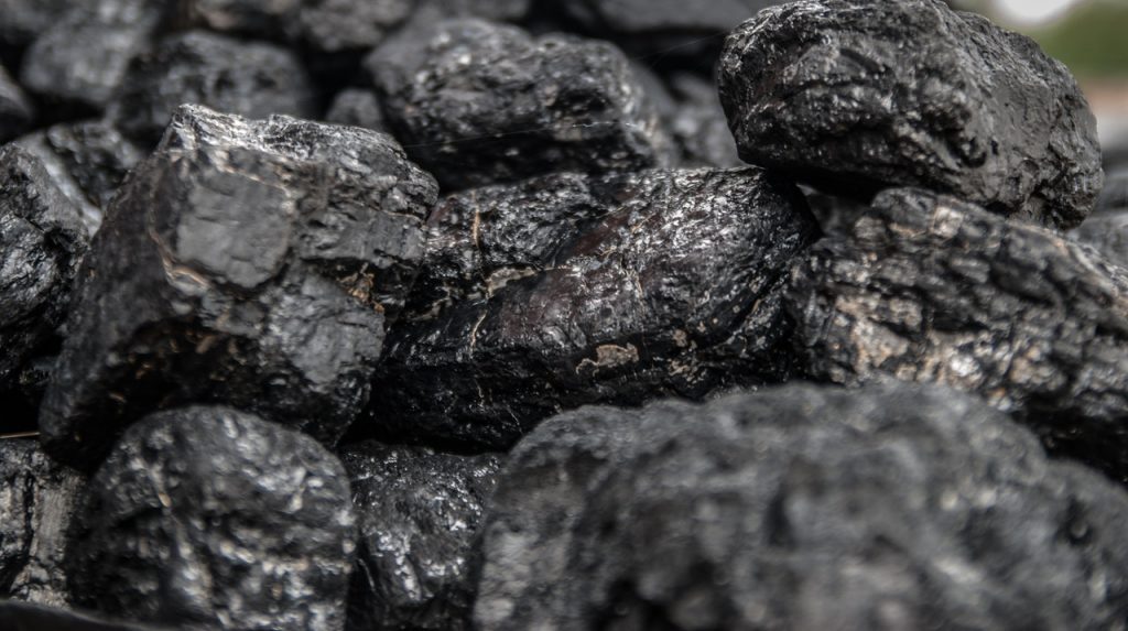 Miner signs deal with Alberta on turning coal proposal to renewable energy project