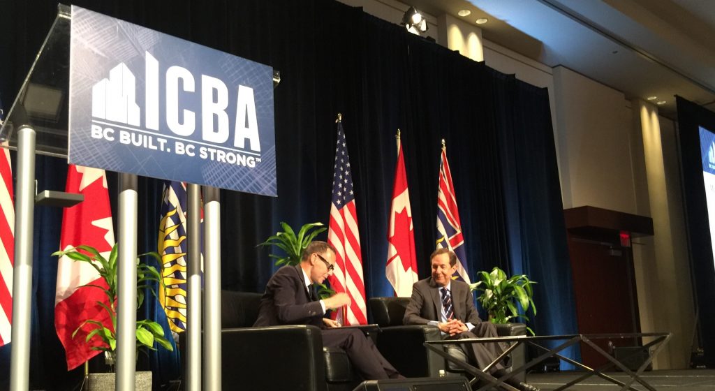 Wallace gives fair and balanced look at America during ICBA Outlook Forum