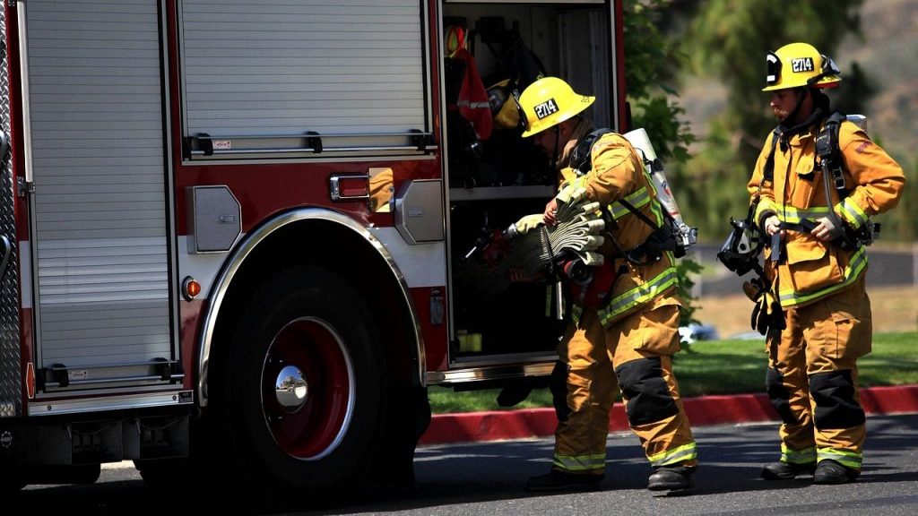 Fire breaks out at multi-storey building in Toronto