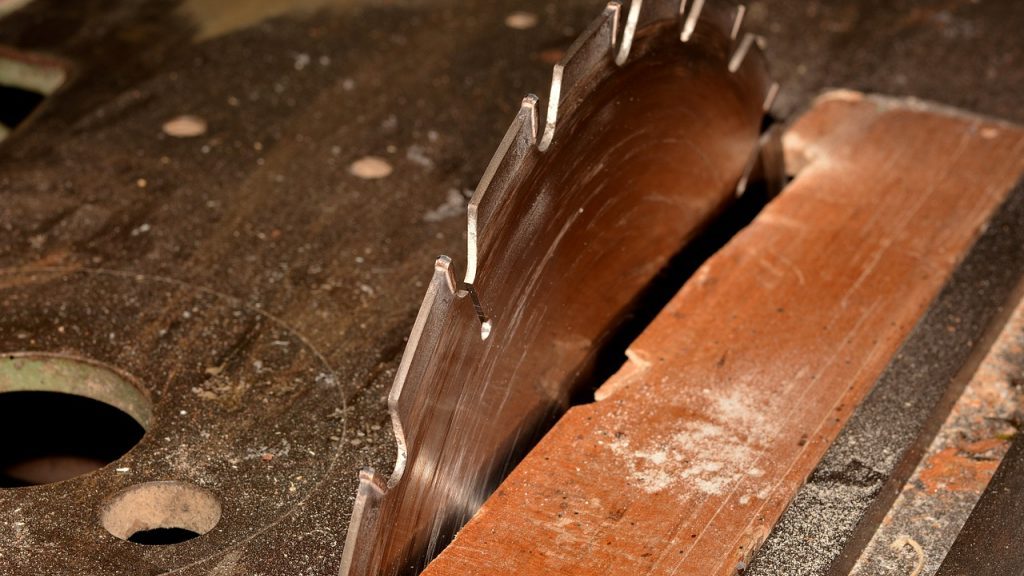 WorkSafeBC highlights replacement options for table saw blade guards
