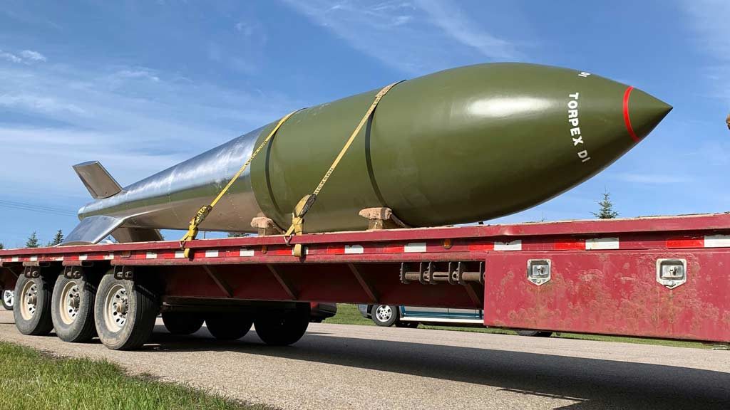 Bombs away: Alberta woodworkers deliver Grand Slam bomb replica to target