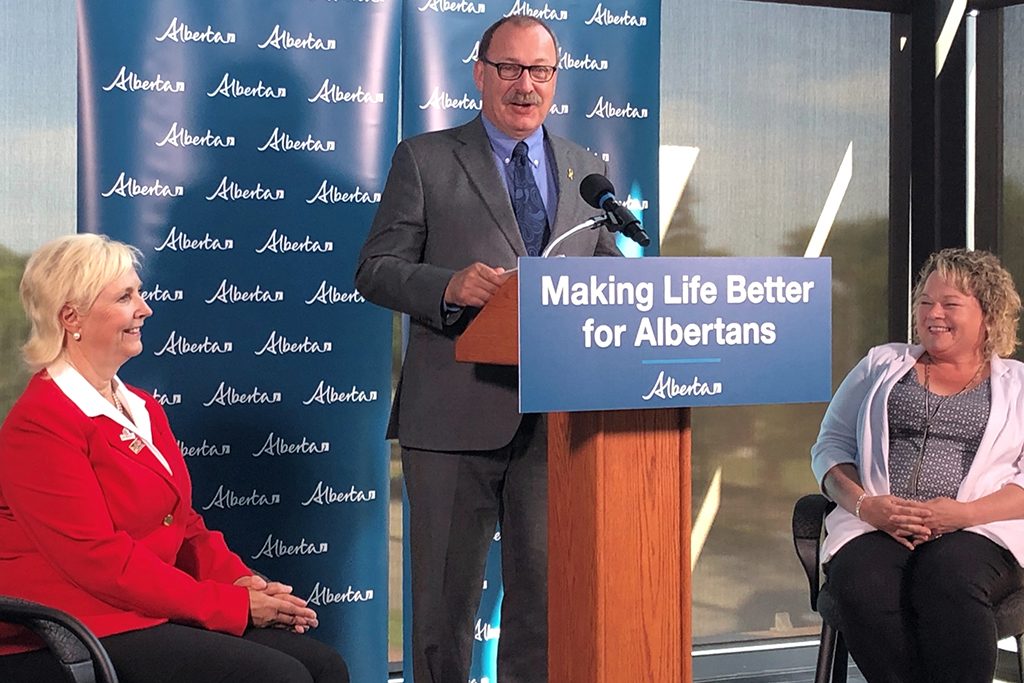 Alberta government awards $55 million Highway 15 twinning contract
