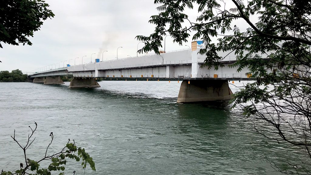 Montreal’s Concorde Bridge to get protective paint job