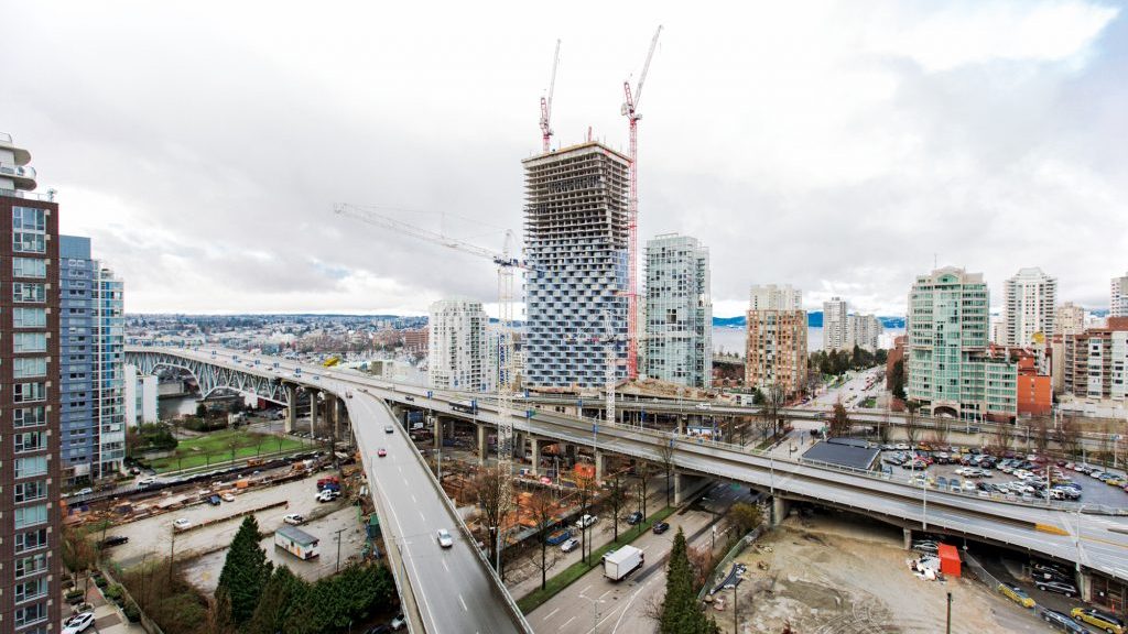 Helicopter lifts off for Vancouver House construction