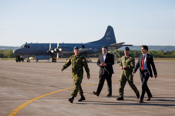 PM Trudeau and MP Colin Fraser meet with CAF members stationed at CFB Greenwood. May 31, 2018.