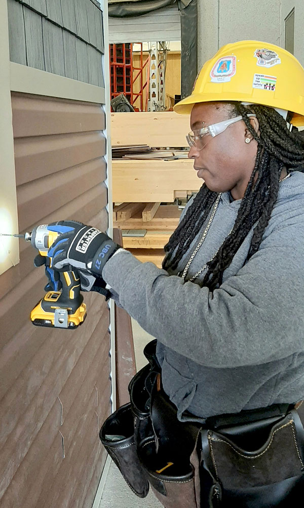 The Carpenters Union, the College of Carpenters and Allied Trades and Building Up recently partnered to offer a new siding installation training program for youth. A second session is being held to train individuals with TradeLinx. 