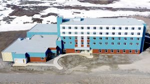 The Aqsarniit Hotel and Conference Centre in Iqaluit, Nunavut, a partnership between Stack Modular and Bird Construction, was awarded the Modular Building Institute’s Award of Distinction 2021 in the permanent hotel category. In the year since the pandemic hit, the Stack Modular and Bird Construction teams have built components for a number of affordable housing units and long-term care facilities.