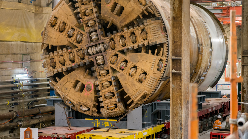 Mammoet transports tunnel boring machines for tunnel project in Melbourne
