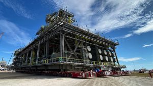 Mammoet transports giant modules for Texas manufacturing facility