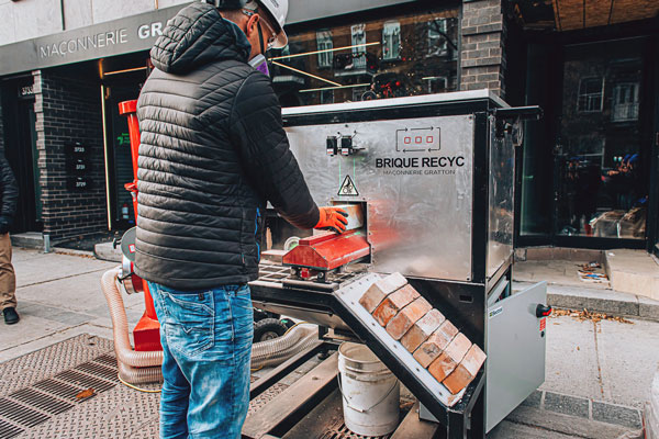 Three years in the making, the patented machine cleans 99 per cent of a brick through a process involving a concrete grinder that allows the cleaning of the brick extremities.