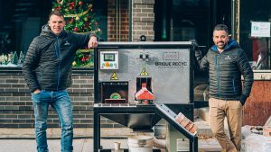 Brique-Recyc gives old bricks new life with innovative quick cleaning machine