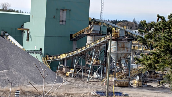 Aggregate supplier Lafarge denied it has stalled on bargaining on rates with haulers, with new rates negotiated just in February. Pictured: the Lafarge Dundas quarry in Hamilton.