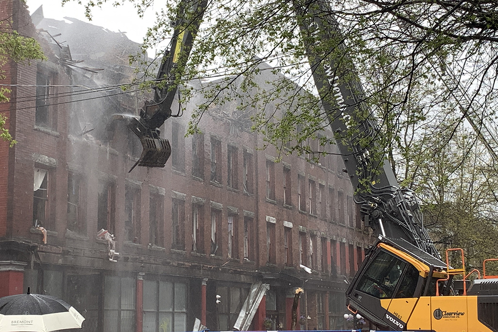 PHOTO/VIDEO: Winters Hotel demolition in Vancouver