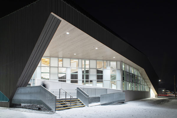 The 22,000-square-foot Iqaluit Arctic College Fine Arts Building opened in 2019 and features exterior curtain wall by GlasCurtain.