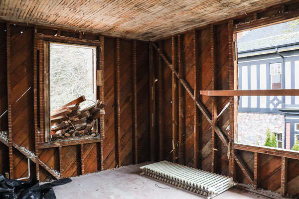 The Victoria Residential Builders Association is concerned about the increased costs to builders and the time needed for deconstruction. Dismantling a house can cost roughly $30,000 and take weeks while demolition carries a $12,000 price and can be done in a day or two.
