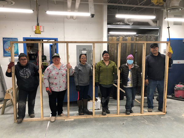 The class started in Pangnirtung’s high school shop where walls and other elements were prefabricated before final assembly was done on the property outdoors.