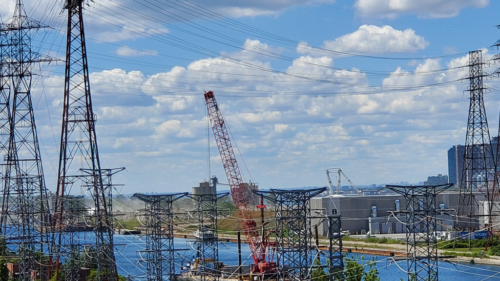 UPDATE: Toronto power restored after crane slams transmission lines