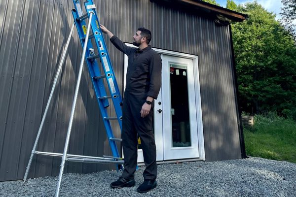 A New York State-based master carpenter is the inventor of Ladder-Lock, a stabilization system for extension ladders.