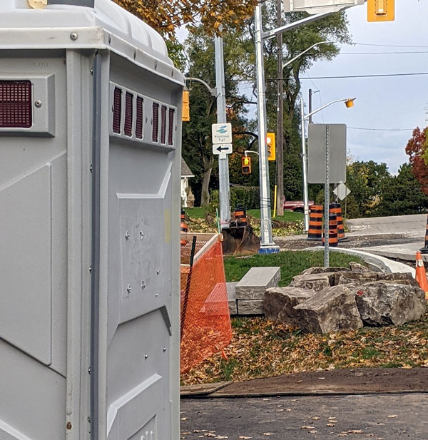 A report found using non-plumbed washroom facilities was counter to worker recruitment and retention goals, particularly of women. 