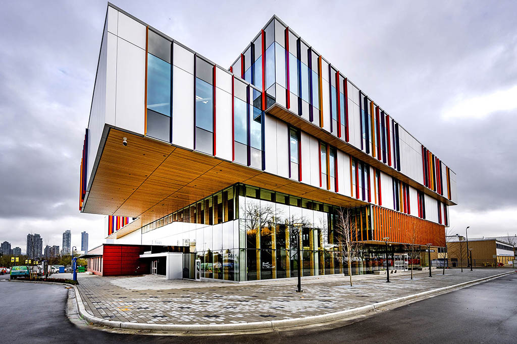 The BCIT Health Sciences Centre For Advanced Simulation is a new four-storey advanced, state-of-the art educational facility. It is part of the Health Sciences Centre on the Burnaby, B.C. campus. Division 15’s scope of work included plumbing systems, HVAC systems, medical gas systems, a de-ionized water system, fire protection and controls.