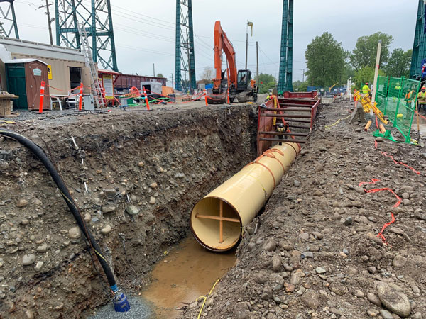 Pictured is 2,100 millimetres of pipe being installed in a trench by Southwest Contracting Ltd., which faced challenges of soil instability and nearby infrastructure but was able to put into play an innovative way of stabilizing the work area.