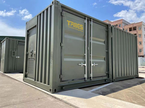 TROES’ 10 foot and 20 foot container cabinets, as installed in Shediac, NB, are two of six containment options for TROE battery systems.