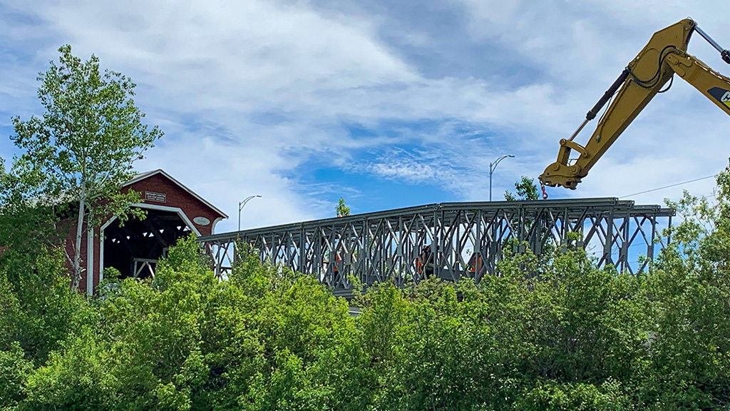 Acrow steel truss system used on Pont Perrault rehabilitation project in Quebec