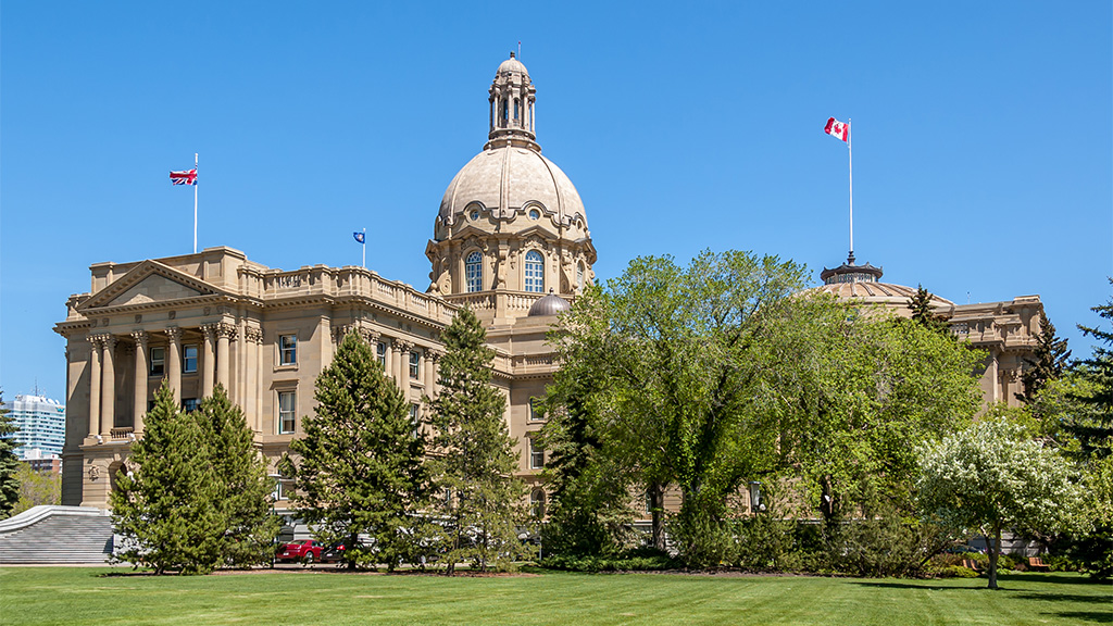 Man arrested at Alberta legislature after gun pointed at construction workers: police