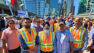 Hundreds rally in Vancouver to support striking B.C. port workers