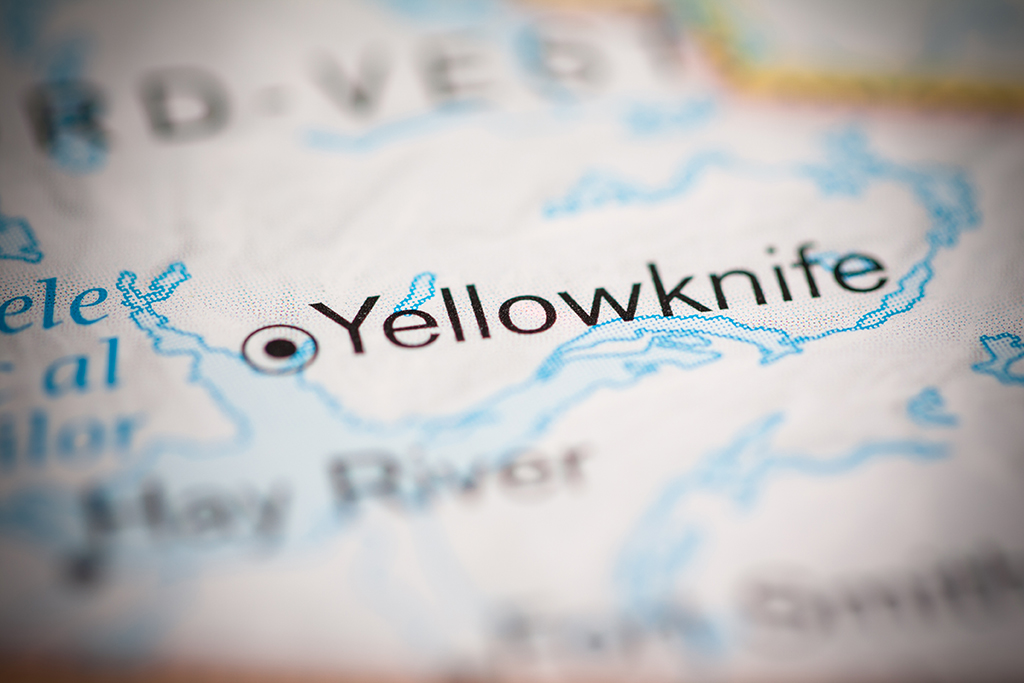 Yellowknife mayor says it's too unsafe for residents to return to the capital city