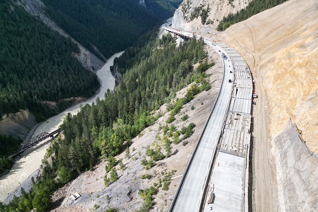 Kicking Horse Canyon project extends closures as it nears final construction push