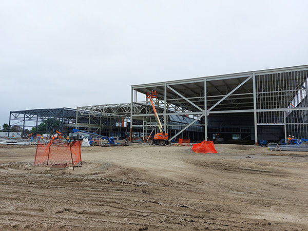 The new facility will include two NHL-sized ice rinks, spectator seating, an artificial turf fieldhouse with a running track, basketball and volleyball courts, an aquatics centre with a six-lane lap pool and a kids and leisure pool, universal change rooms, community multipurpose rooms and an expansive, naturally-lit social space.