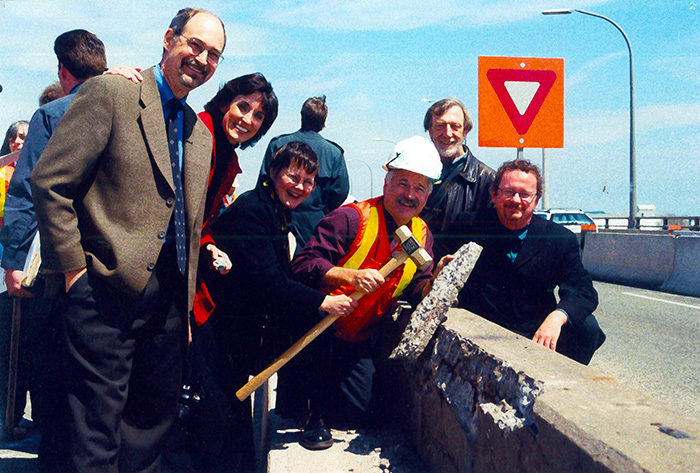 Catherine Nasmith (fourth from right) and Toronto city councillor Jack Layton (third from right) celebrated the end of the eastern leg of the Gardiner Expressway.