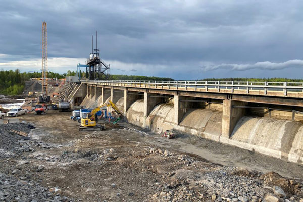 Peter Kiewit Sons is leading the project and there are roughly 50 subcontractors working on the venture. KGS Group is providing engineering services and Keller Group is doing the anchor work. CANMEC is providing the sluice gates and Miller Group is providing concrete for the project.