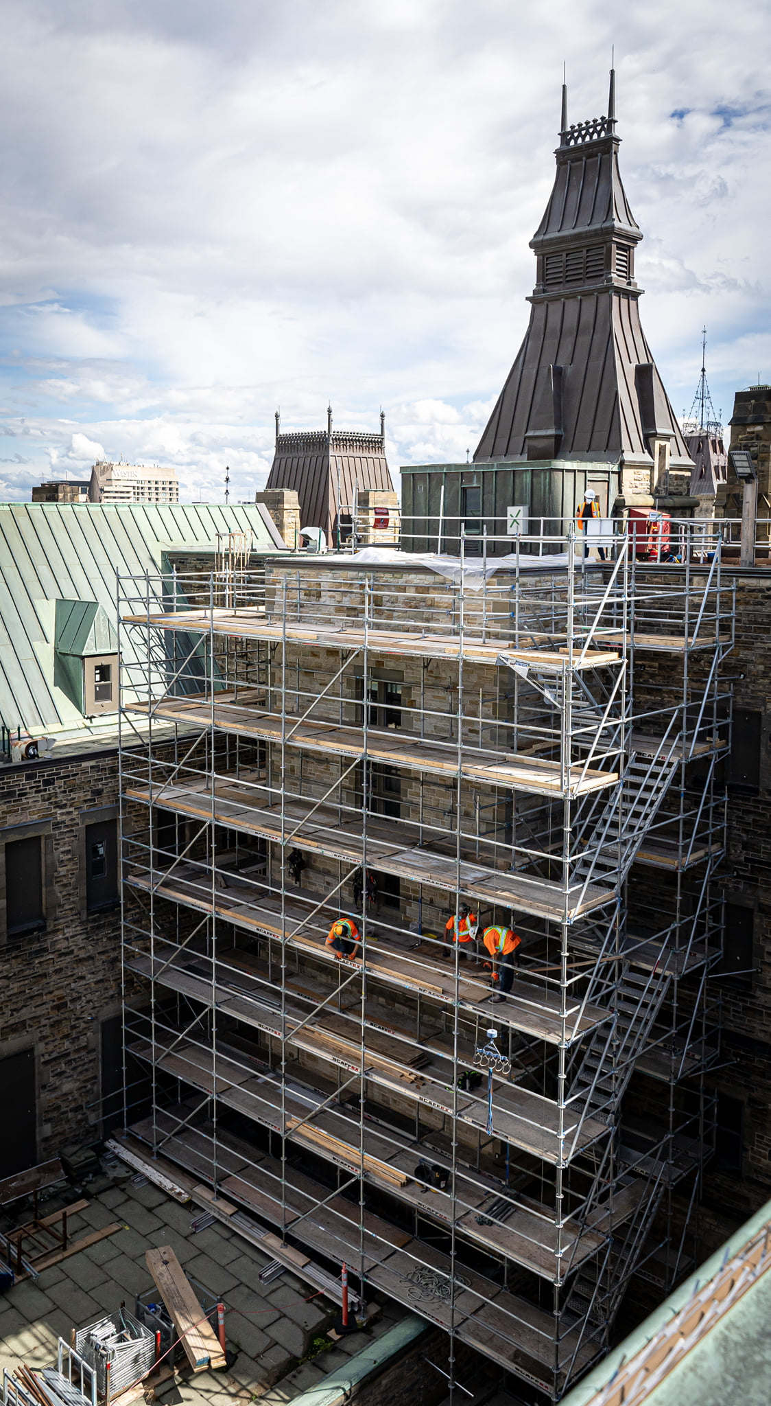 The Federal Prompt Payment for Construction Work Act applies to all federal construc-tion projects. Pictured, EllisDon and PCL worked on the Centre Block Rehabilitation Project in Ottawa.