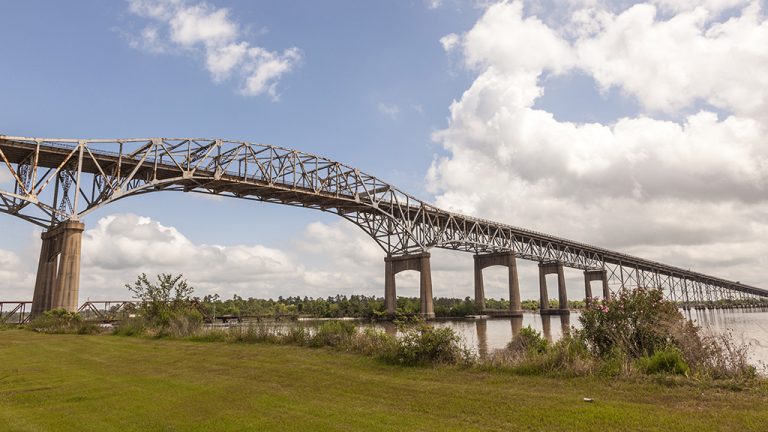 Plenary’s Calcasieu Bridge Partners has announced commercial close for the $2.1 billion Calcasieu River Bridge project in Louisiana, replacing the previous bridge (above).