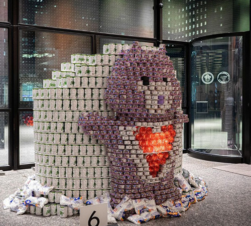 The CANstruction Toronto competition took place recently, inviting architects and engineers to construct structures out of canned foods to collect food for the Daily Bread Food Bank and raise awareness of the severity of food insecurity in the city. The Structural Ingenuity Award Winner went to Sharing Can Bear Care by Diamond Schmitt Architects.