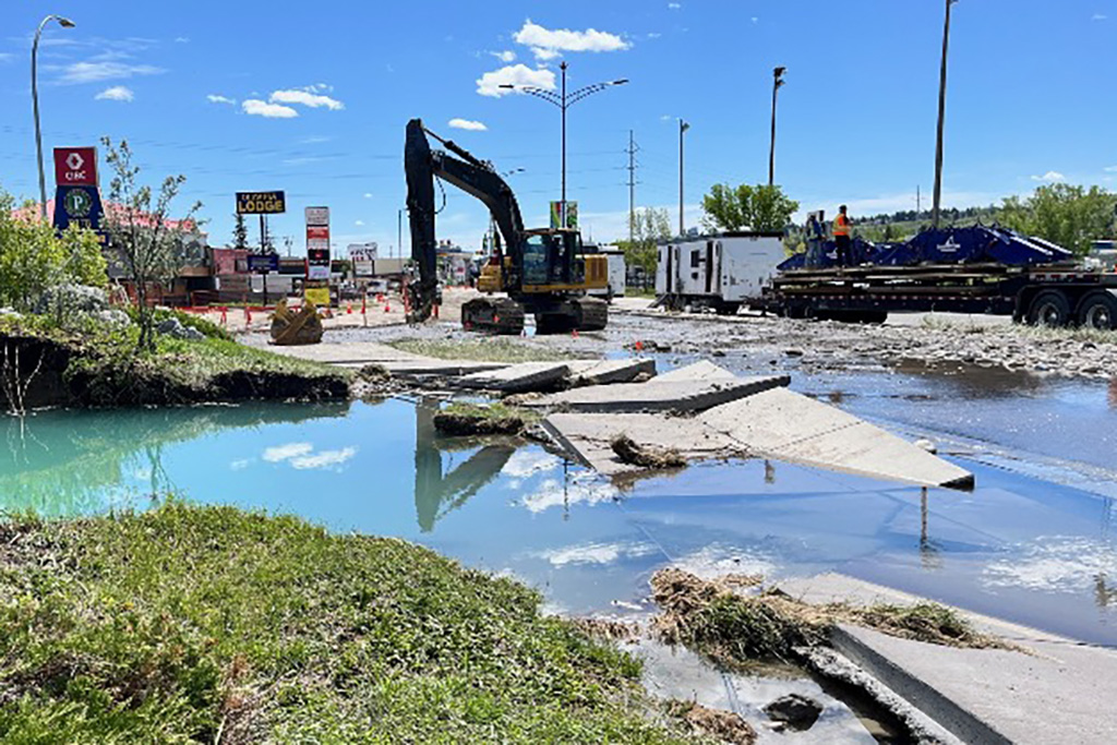 New pipe arrives for water-restricted Calgarians; full service still days away